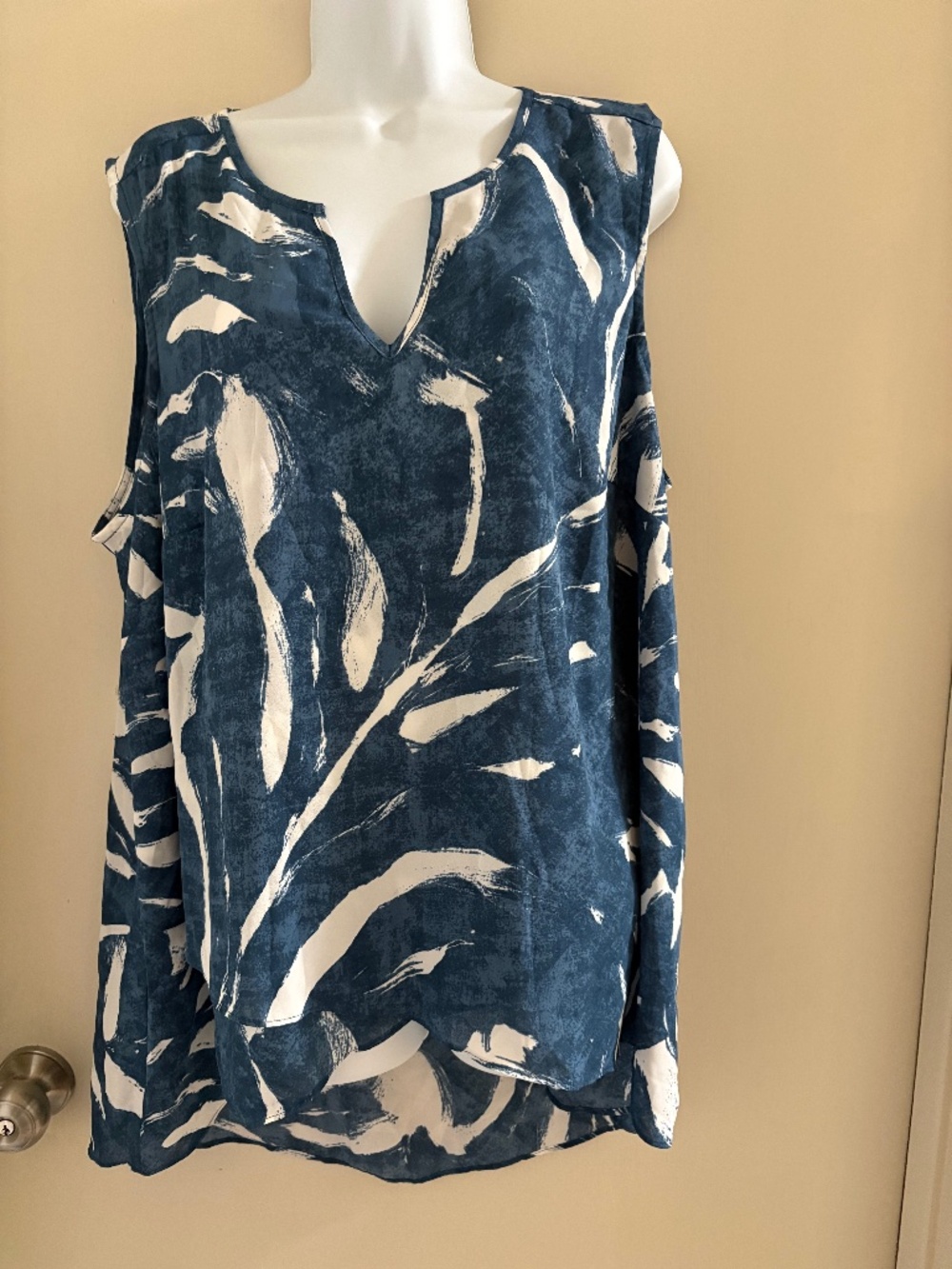 Alfani woman blue and white 2X blouse